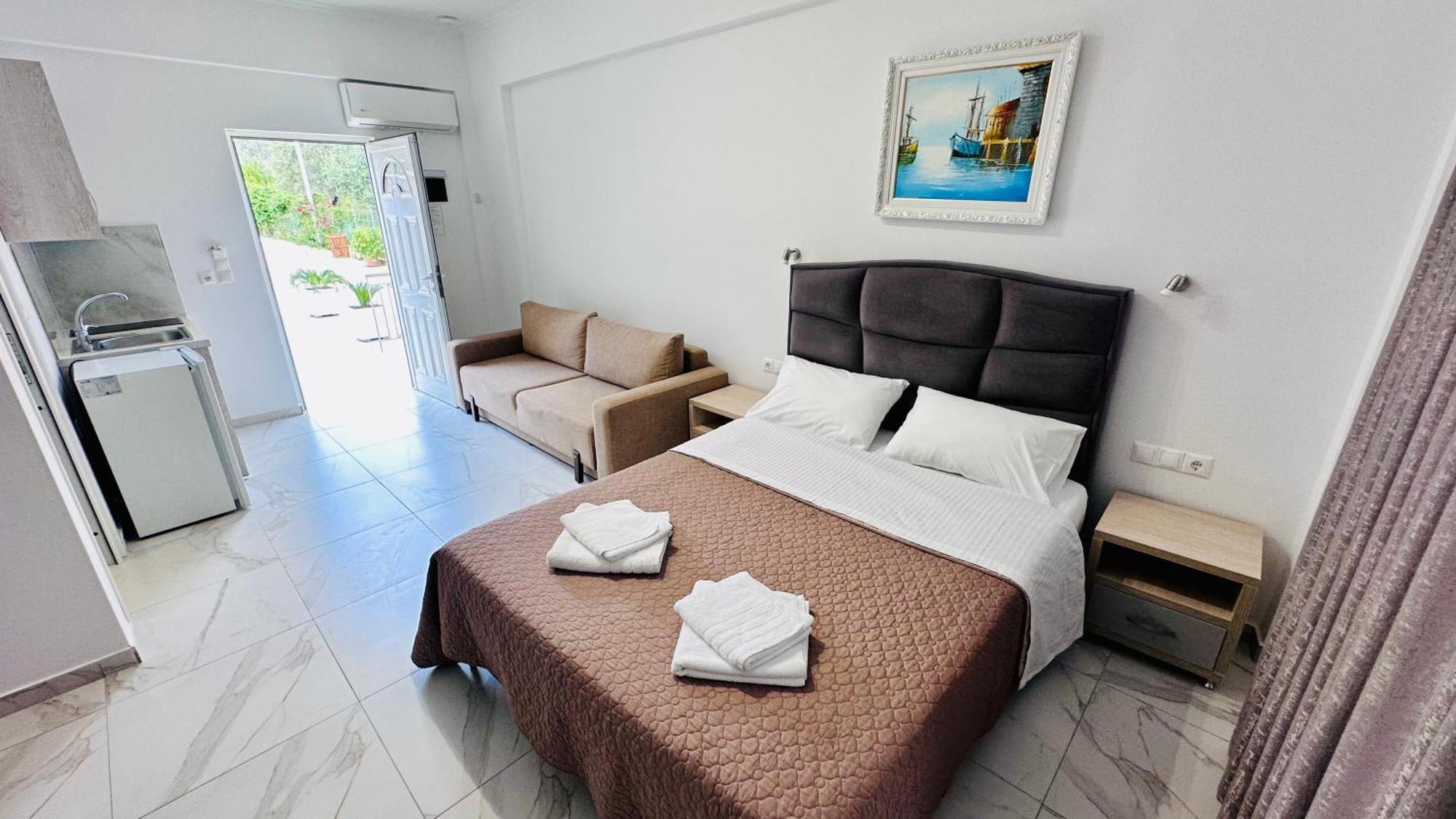 Vangjelis Hotel Himare Exterior photo